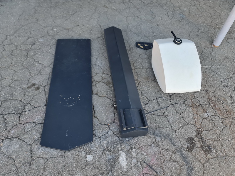 cargador electrico bateria coche moto ficticio madera 138x34x42-123 (65eu.) 1u